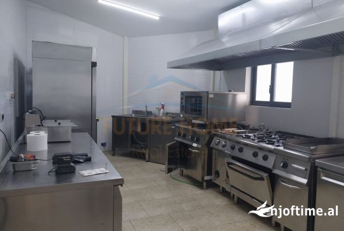 Ambient biznesi me qera 2+1 ne Tirane - 2,000 Euro