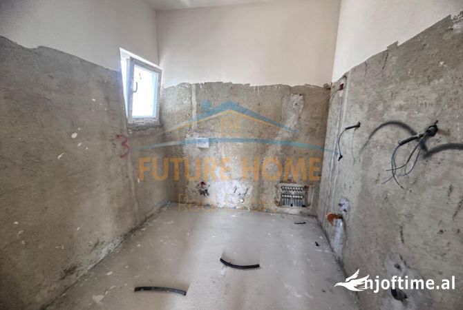 Shtepi ne shitje Apartament ne Tirane, 2+1, Mobilimi Bosh, pa mobiluar, Pagesa 175,000  Euro.