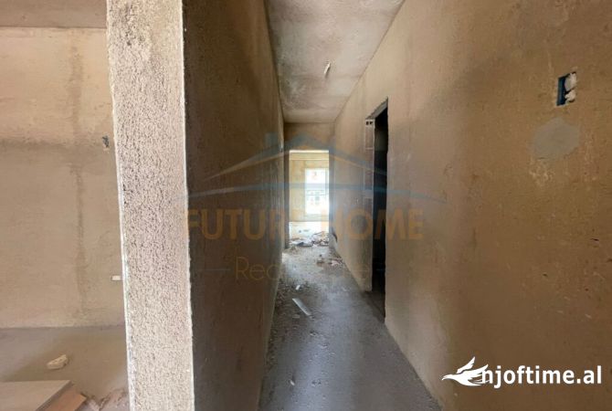 Shtepi ne shitje Apartament ne Tirane, 2+1, Mobilimi Bosh, pa mobiluar, Pagesa 200,000  Euro.