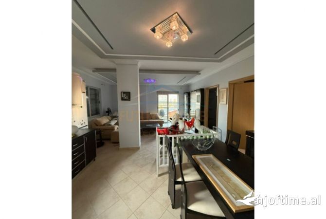 Shtepi me qera 2+1 ne Tirane - 800 Euro