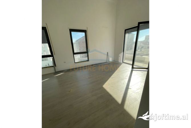 Shtepi ne shitje Apartament ne Tirane, 2+1, Mobilimi Bosh, pa mobiluar, Pagesa 180,000  Euro.