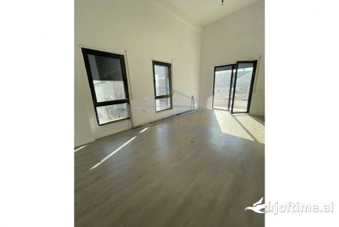 Shtepi ne shitje Apartament ne Tirane, 2+1, Mobilimi Bosh, pa mobiluar, Pagesa 180,000  Euro.
