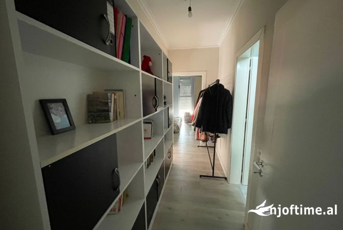 Shtepi ne shitje Apartament ne Tirane, 2+1, Mobilimi E mobiluar, Pagesa 137,000  Euro.