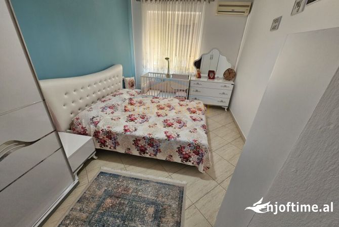 Shtepi ne shitje Apartament ne Tirane, 2+1, Mobilimi E mobiluar, Pagesa 230,000  Euro.