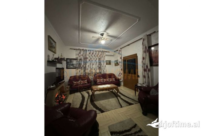 Shtepi me qera Apartament ne Tirane, 2+1, Mobilimi E mobiluar, Pagesa 500  Euro.