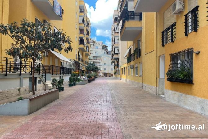 Shtepi me qera Apartament ne Tirane, 2+1, Mobilimi E mobiluar, Pagesa 700  Euro.