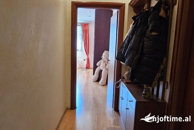 Shtepi ne shitje Apartament ne Tirane, 2+1, Mobilimi E mobiluar, Pagesa 131,000  Euro.