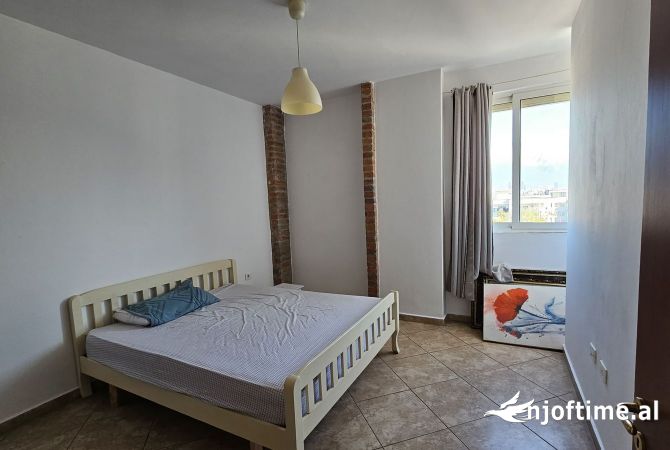 Shtepi ne shitje Apartament ne Tirane, 3+1, Mobilimi E mobiluar, Pagesa 130,000  Euro.