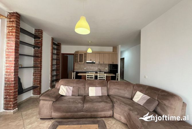 Shtepi ne shitje Apartament ne Tirane, 3+1, Mobilimi E mobiluar, Pagesa 130,000  Euro.