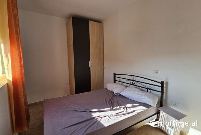 Shtepi ne shitje Apartament ne Tirane, 3+1, Mobilimi E mobiluar, Pagesa 130,000  Euro.