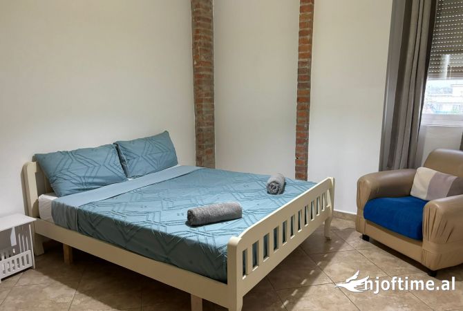 Shtepi ne shitje Apartament ne Tirane, 3+1, Mobilimi E mobiluar, Pagesa 130,000  Euro.
