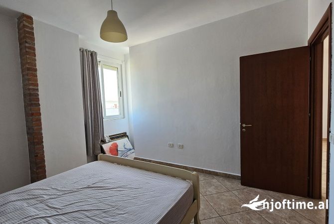 Shtepi ne shitje Apartament ne Tirane, 3+1, Mobilimi E mobiluar, Pagesa 130,000  Euro.