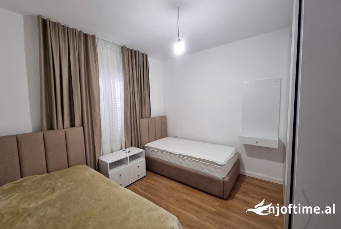 Shtepi me qera Apartament ne Tirane, 2+1, Mobilimi E mobiluar, Pagesa 700  Euro.