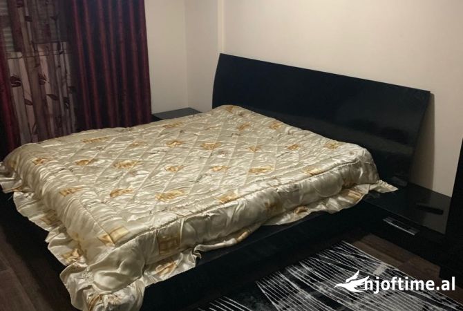 Shtepi me qera Apartament ne Tirane, 2+1, Mobilimi E mobiluar, Pagesa 500  Euro.