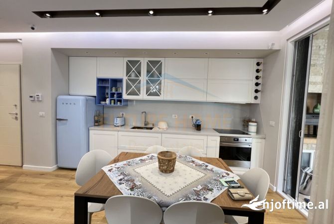 Shtepi ne shitje Apartament ne Durres, 2+1, Mobilimi E mobiluar, Pagesa 320,000  Euro.