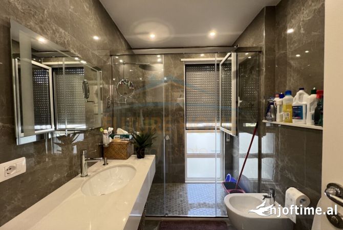 Shtepi ne shitje Apartament ne Durres, 2+1, Mobilimi E mobiluar, Pagesa 320,000  Euro.