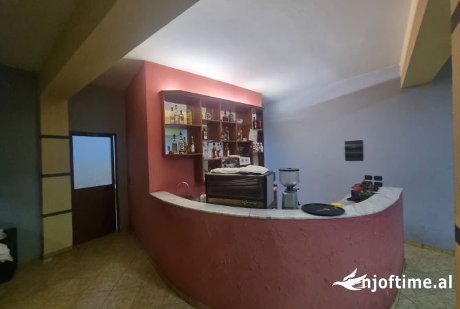 Ambient biznesi me qera 2+1 ne Tirane - 700 Euro