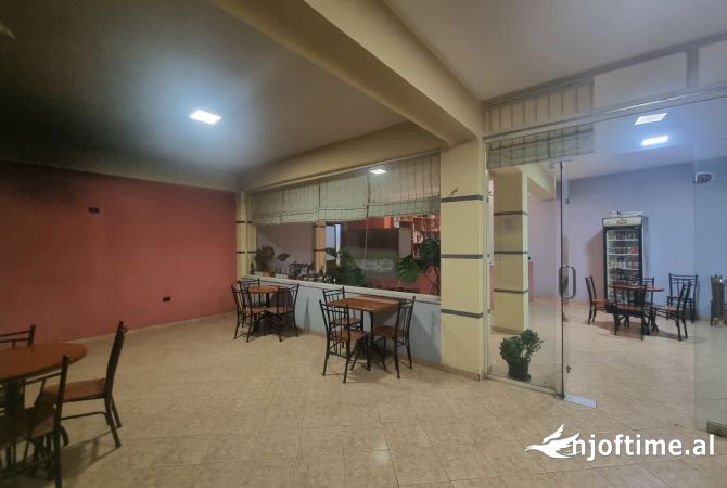 Ambient biznesi me qera 2+1 ne Tirane - 700 Euro