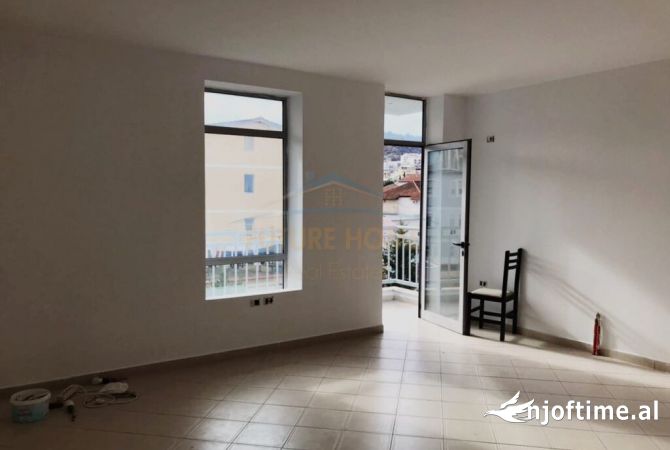 Shtepi ne shitje 2+1 ne Tirane - 180,000 Euro