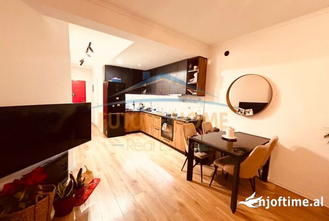 Shtepi ne shitje Apartament ne Tirane, 2+1, Mobilimi E mobiluar, Pagesa 180,000  Euro.
