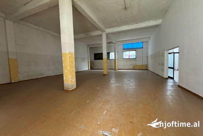 Ambient biznesi me qera 4+1 ne Tirane - 2,300 Euro