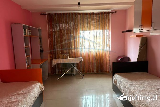 Shtepi me qera Apartament ne Tirane, 2+1, Mobilimi E mobiluar, Pagesa 600  Euro.