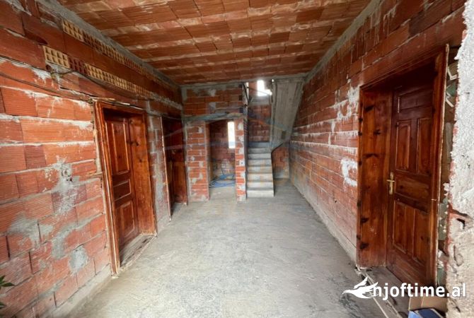 Shtepi ne shitje Apartament ne Tirane, 4+1, Mobilimi E mobiluar, Pagesa 200,000  Euro.