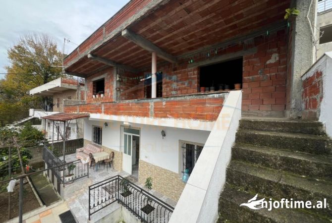 Shtepi ne shitje Apartament ne Tirane, 4+1, Mobilimi E mobiluar, Pagesa 200,000  Euro.