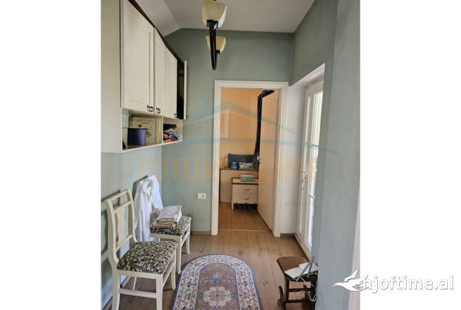 Shtepi ne shitje Shtepi Private ne Tirane, 3+1, Mobilimi E mobiluar, Pagesa 370,000  Euro.