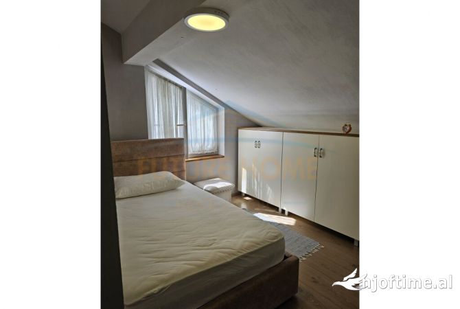 Shtepi ne shitje Shtepi Private ne Tirane, 3+1, Mobilimi E mobiluar, Pagesa 370,000  Euro.