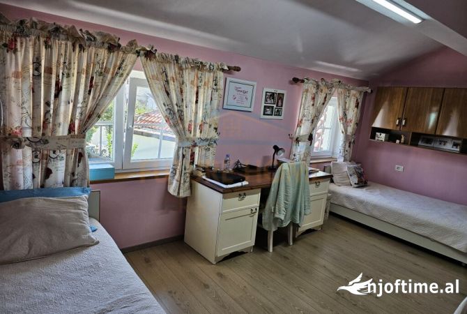 Shtepi ne shitje Shtepi Private ne Tirane, 3+1, Mobilimi E mobiluar, Pagesa 370,000  Euro.