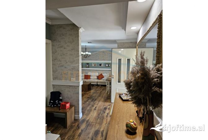 Shtepi ne shitje Shtepi Private ne Tirane, 3+1, Mobilimi E mobiluar, Pagesa 370,000  Euro.