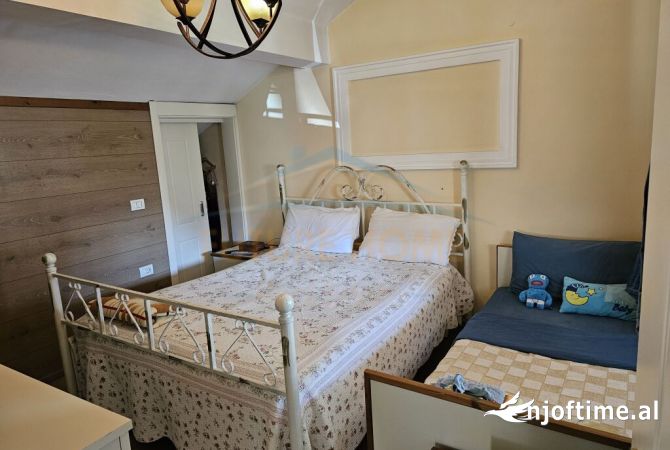 Shtepi ne shitje Shtepi Private ne Tirane, 3+1, Mobilimi E mobiluar, Pagesa 370,000  Euro.