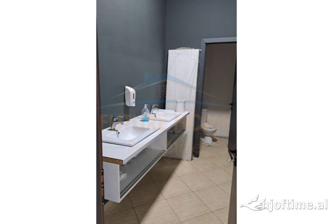 Ambient biznesi me qera 3+1 ne Tirane - 2,800 Euro