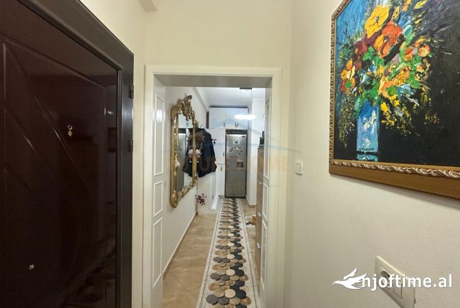 Shtepi ne shitje Apartament ne Tirane, 3+1, Mobilimi E mobiluar, Pagesa 250,000  Euro.