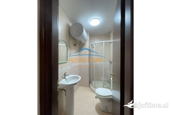 Ambient biznesi me qera 3+1 ne Tirane - 1,000 Euro