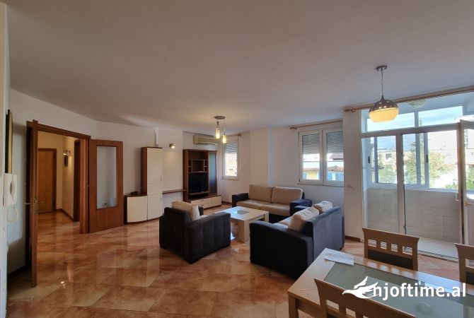 Ambient biznesi me qera 3+1 ne Tirane - 1,200 Euro