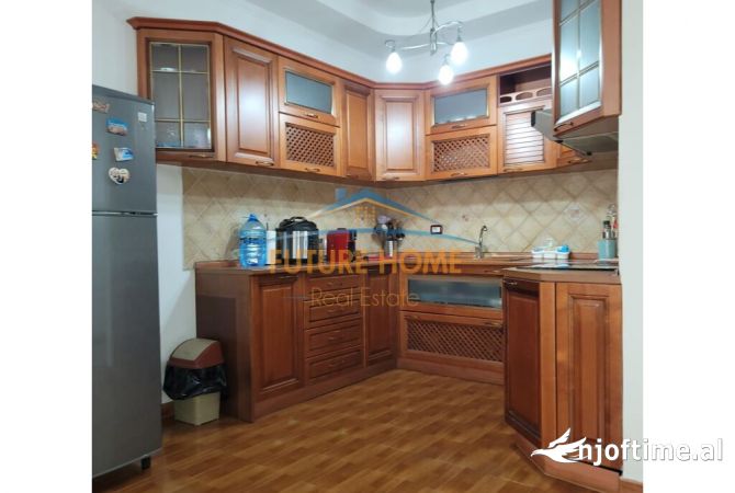 Shtepi ne shitje Apartament ne Tirane, 1+1, Mobilimi E mobiluar, Pagesa 150,000  Euro.