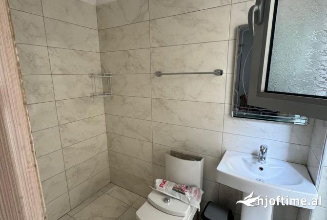 Shtepi me qera Apartament ne Tirane, 3+1, Mobilimi E mobiluar, Pagesa 800  Euro.