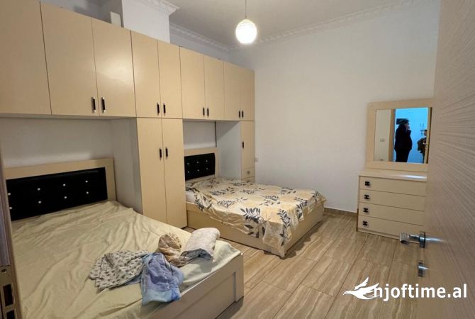 Shtepi me qera Apartament ne Tirane, 3+1, Mobilimi E mobiluar, Pagesa 800  Euro.
