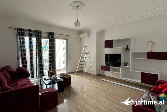 Shtepi me qera Apartament ne Tirane, 3+1, Mobilimi E mobiluar, Pagesa 800  Euro.