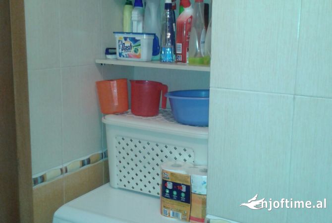 Shtepi me qera Apartament ne Tirane, 2+1, Mobilimi E mobiluar, Pagesa 1,000  Euro.