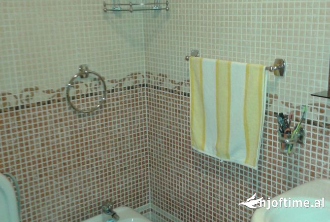 Shtepi me qera Apartament ne Tirane, 2+1, Mobilimi E mobiluar, Pagesa 1,000  Euro.