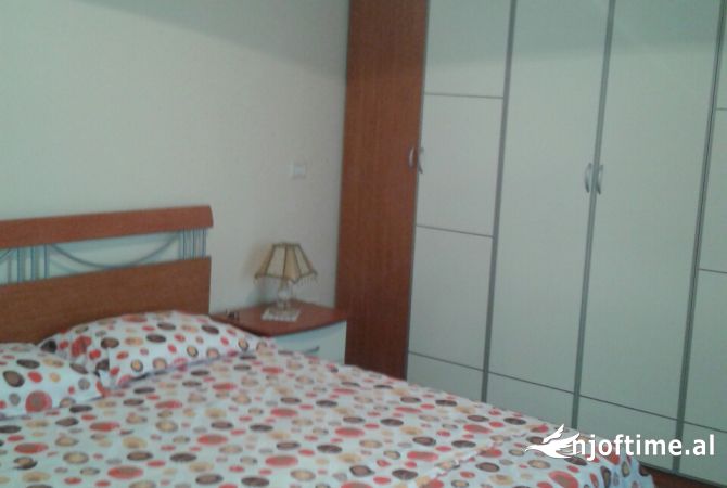 Shtepi me qera 2+1 ne Tirane - 1,000 Euro
