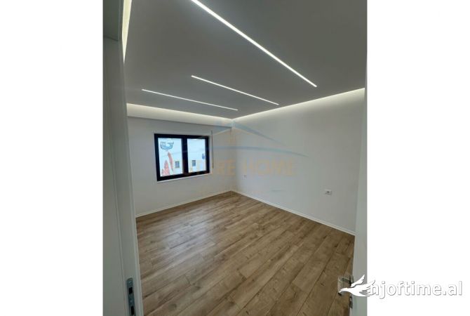 Shtepi ne shitje Apartament ne Tirane, 1+1, Mobilimi Bosh, pa mobiluar, Pagesa 144,000  Euro.