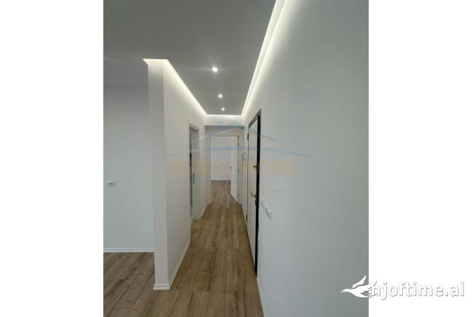 Shtepi ne shitje Apartament ne Tirane, 1+1, Mobilimi Bosh, pa mobiluar, Pagesa 144,000  Euro.