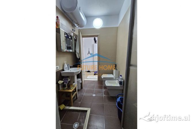 Shtepi ne shitje Apartament ne Tirane, 2+1, Mobilimi E mobiluar, Pagesa 195,000  Euro.