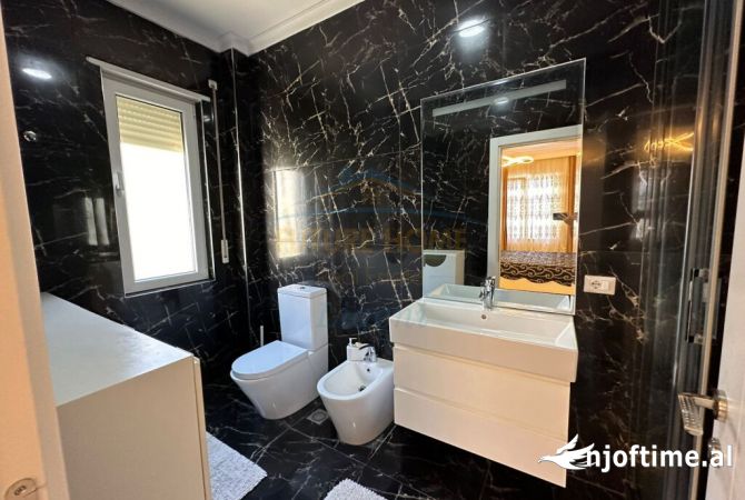 Shtepi ne shitje Apartament ne Tirane, 3+1, Mobilimi E mobiluar, Pagesa 255,000  Euro.