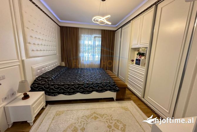 Shtepi ne shitje Apartament ne Tirane, 3+1, Mobilimi E mobiluar, Pagesa 255,000  Euro.