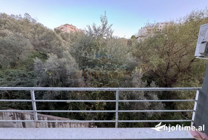 Shtepi ne shitje Apartament ne Tirane, 2+1, Mobilimi E mobiluar, Pagesa 225,000  Euro.